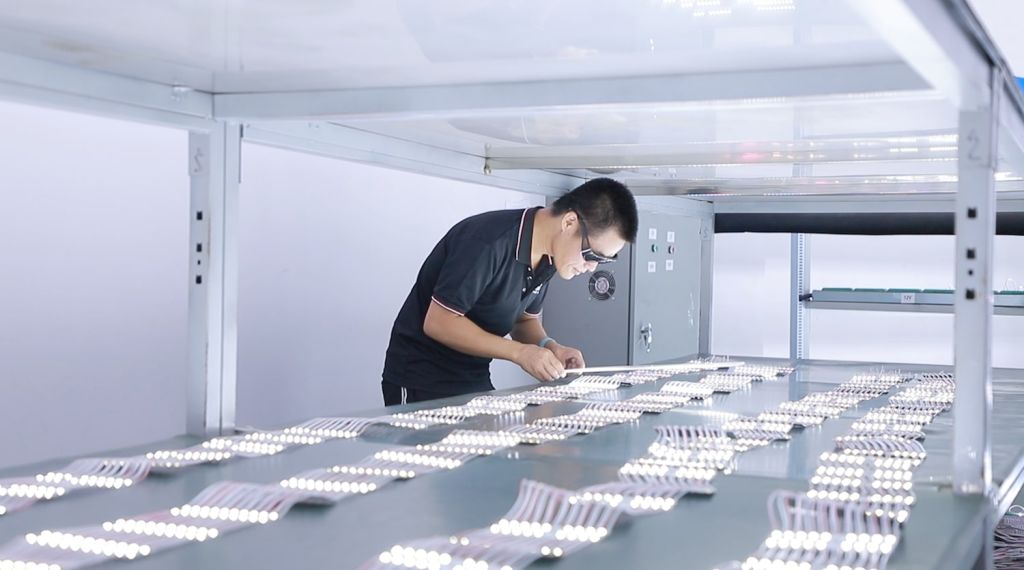 Azienda-Hitechled-3.jpg